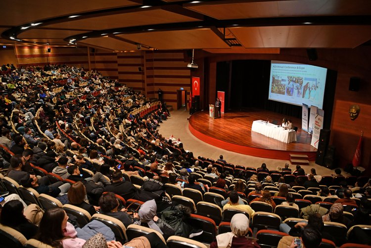 "Siber Zorbalık ve Diğer Çevrim İçi Tehlikeler: Okullar için Önleme Eğitimi"