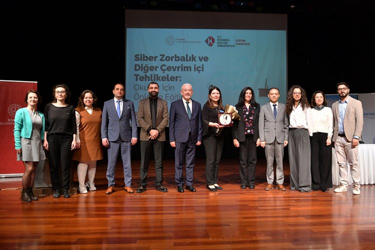 "Siber Zorbalık ve Diğer Çevrim İçi Tehlikeler: Okullar için Önleme Eğitimi"